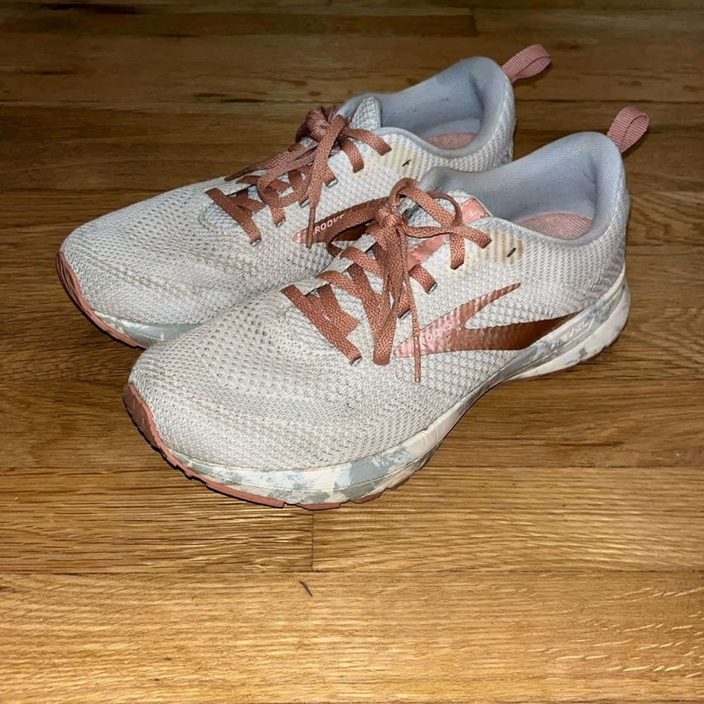 Brooks revel 5 running shoes